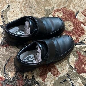 Hush Puppies Boys 13.5 wide dress shoes with Velcro fastener